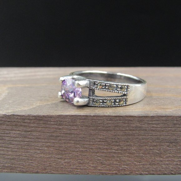 Size 8.5 Sterling Purple Oval CZ & Marcasite Ring - Picture 2 of 8